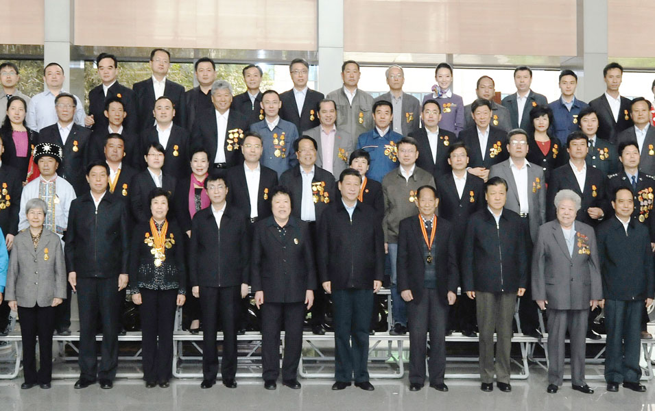 In 2013, the Chairman was invited to the National Symposium for Model Workers, which was also attended by General Secretary Xi Jinping (photo of President Xi with model workers)