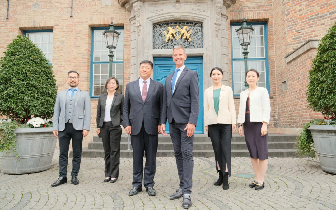 Weiqiao zu Besuch im Rathaus der Stadt Düsseldorf